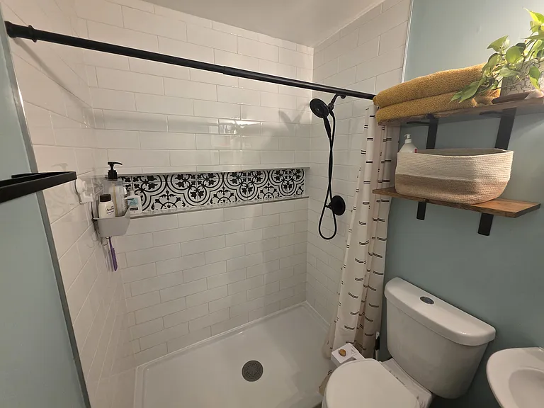 428 Gladstone Rd — Photo 12