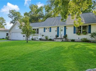 189 Cadman Dr, Williamsville, NY 14221