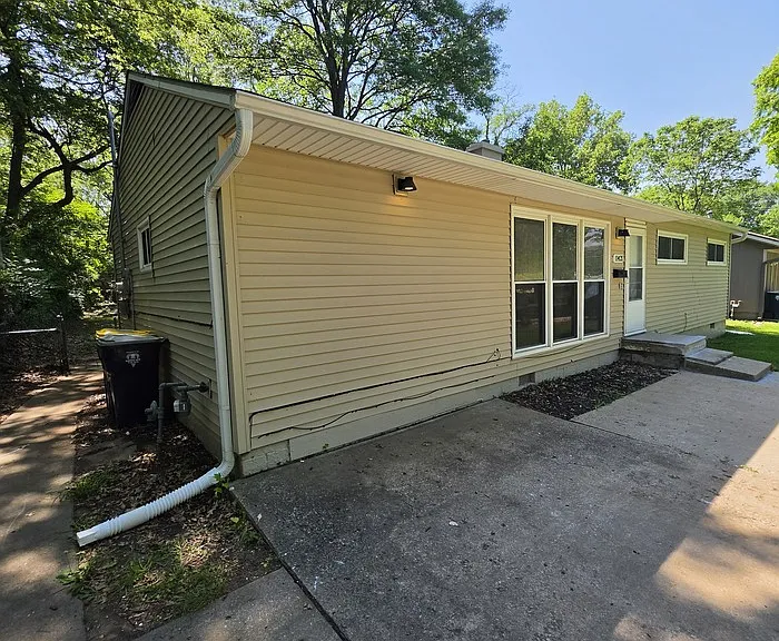 11421 Manchester Ave — Photo 3