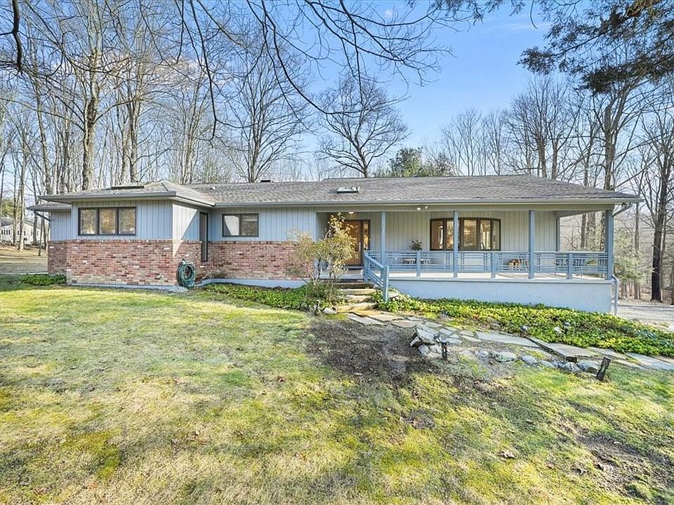 1st image of 16 Twin Brooks Drive