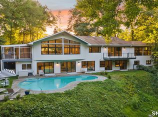 33 Little Fox Ln, Westport, CT 06880