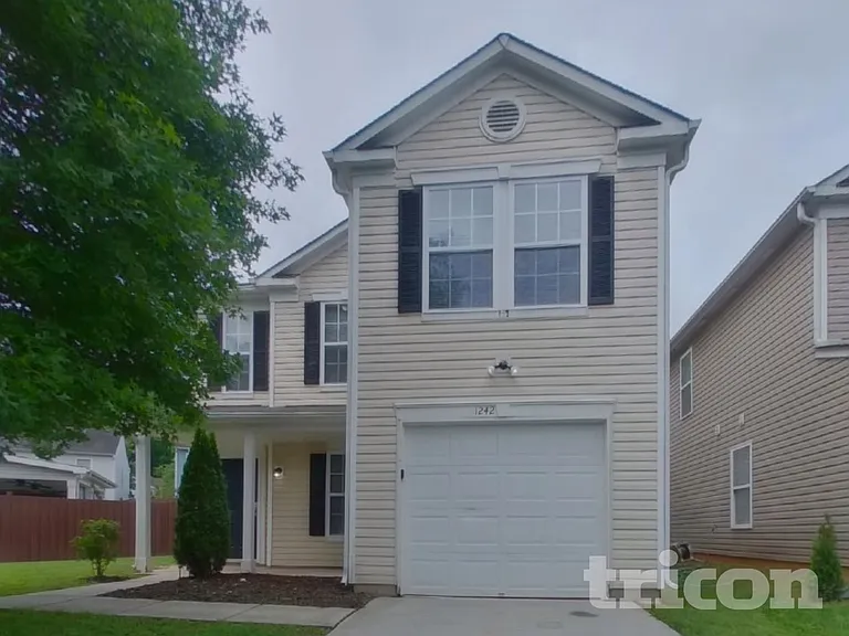 1242 Phil Oneil Dr — Photo 2