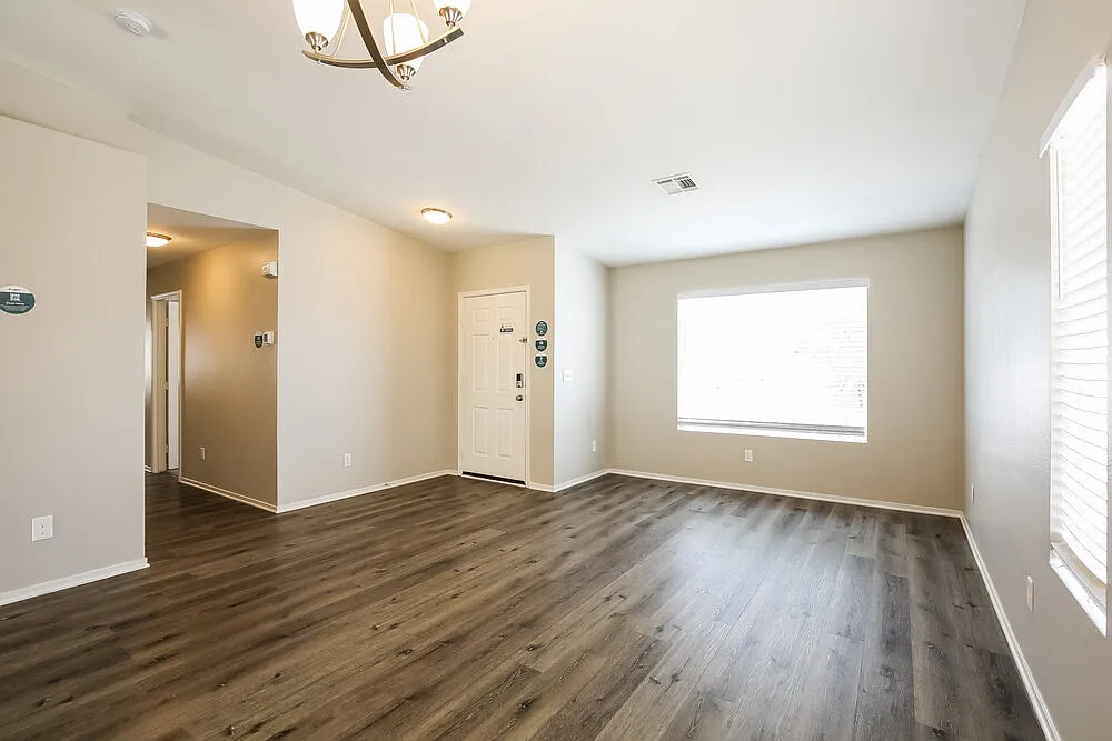 4 bed, 2.0 bath, 1594 sqft, $2,215 — Photo 3