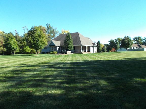 2nd image of 432 Meadowbrook Dr