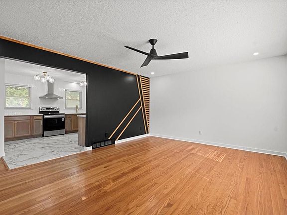 5th image of 3358 N 59th Ter
