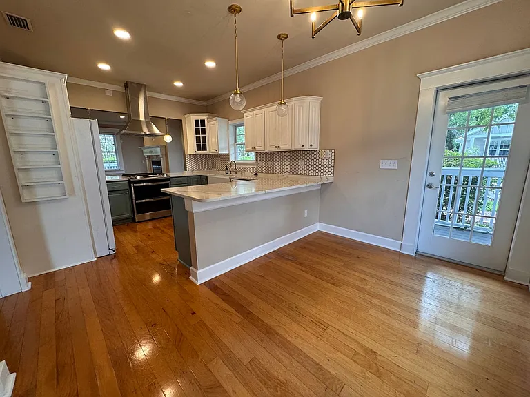 5020 NW 10th Pl — Photo 6