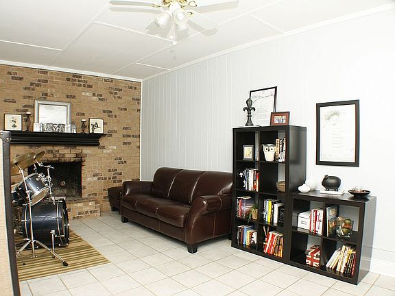 Bonus room facing street