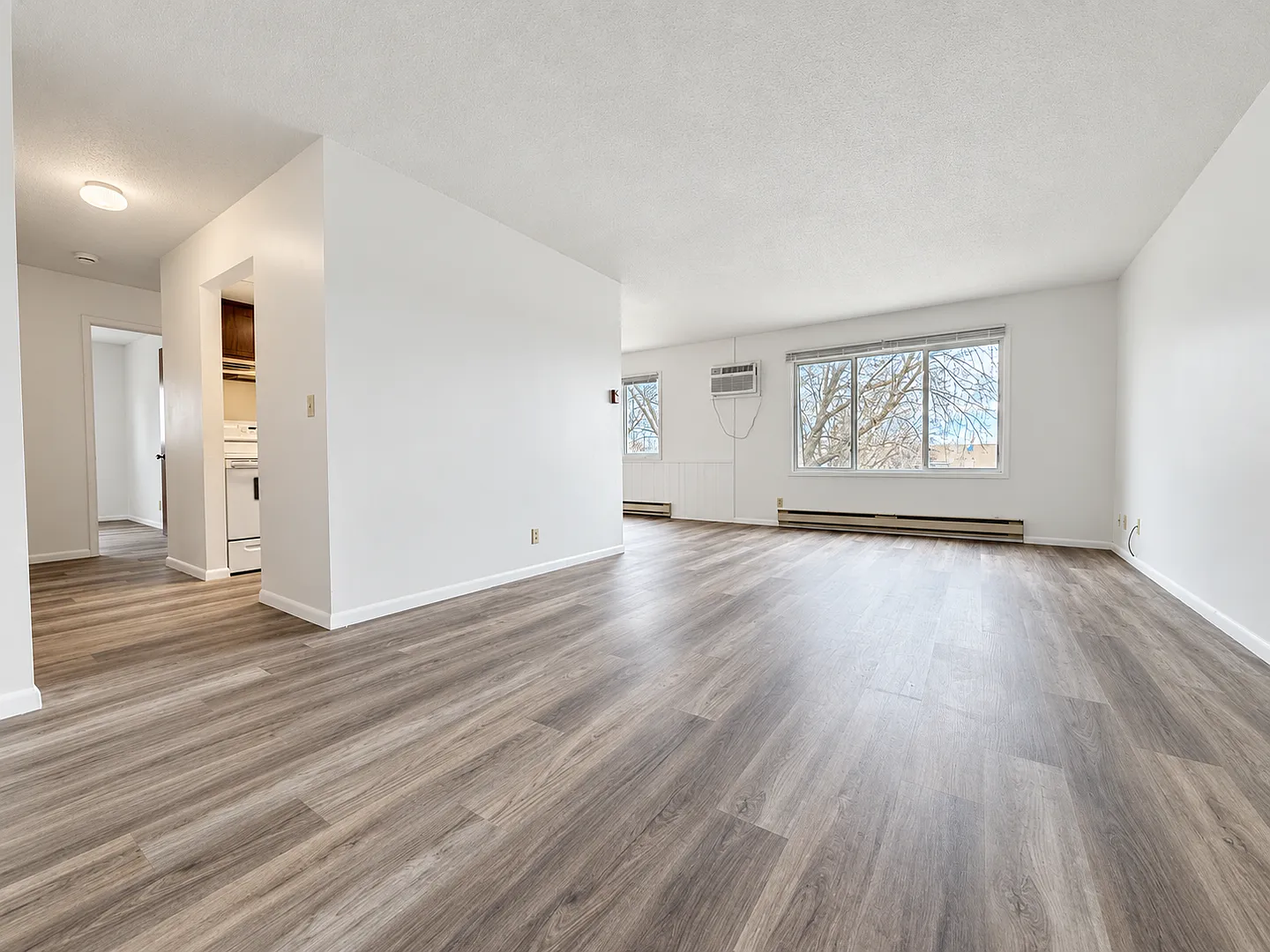 1116 2nd Street SE - Uptown Apartments — Photo 2