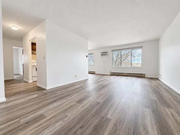 1116 2nd Street SE - Uptown Apartments, 1116 2nd St SE #14, Willmar, MN 56201