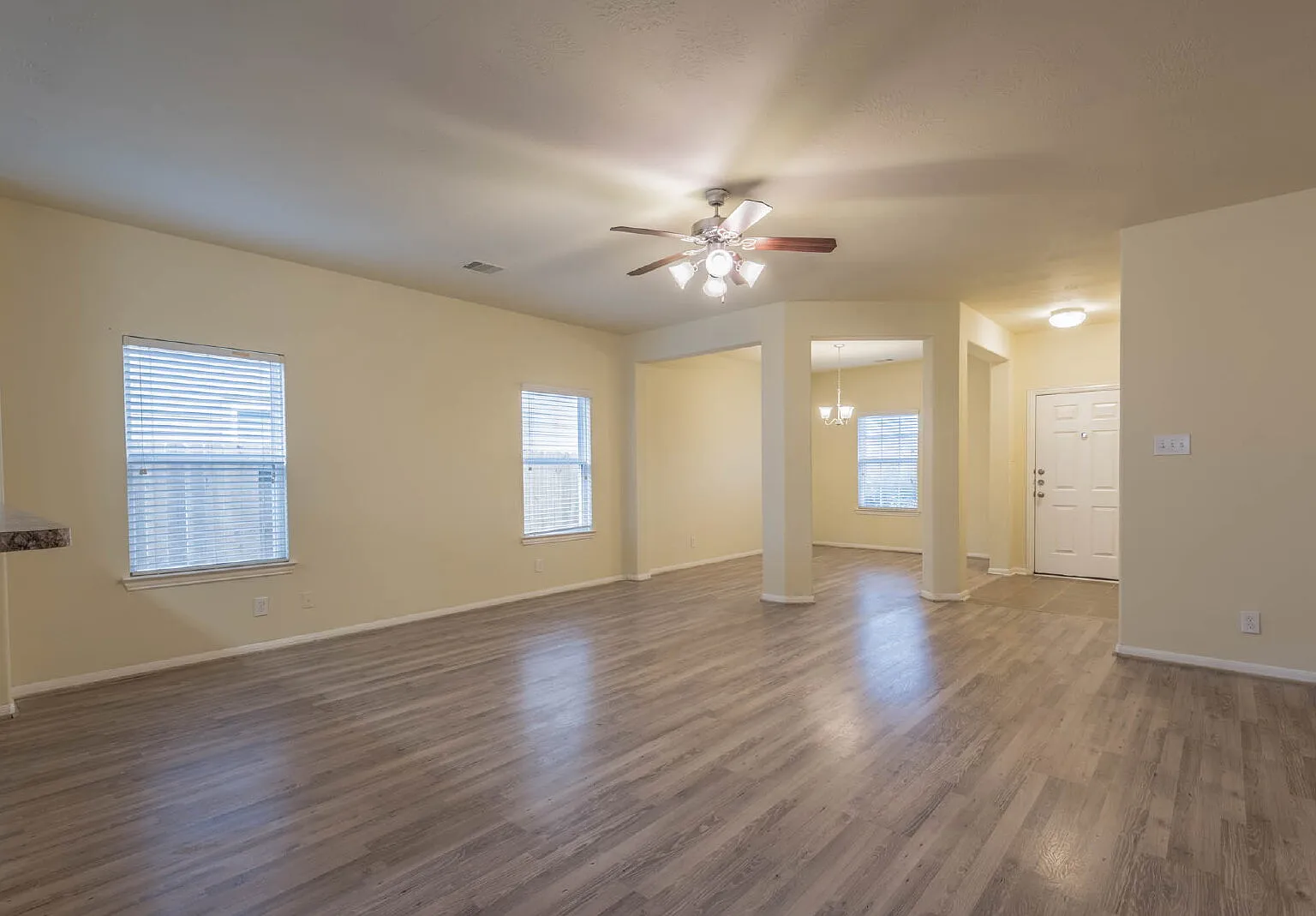 3 bed, 2.0 bath, 1639 sqft, $1,835 — Photo 1
