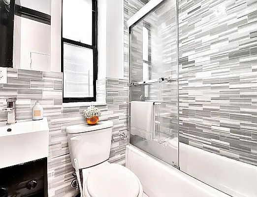 5th image of 342 Manhattan Ave #5L