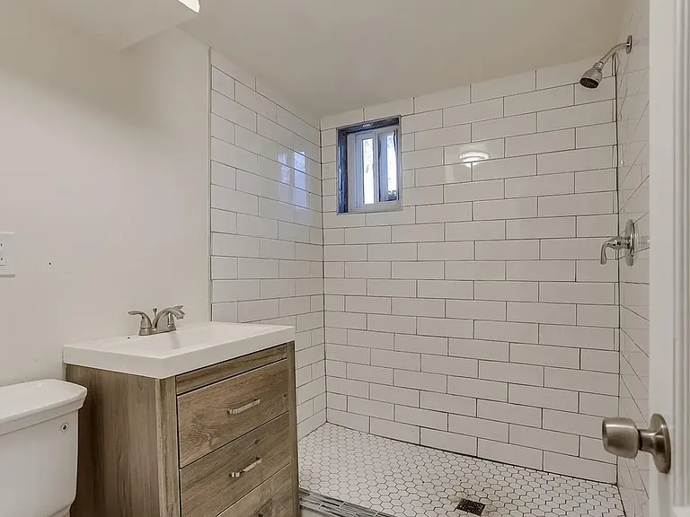 1239 Valentia St — Photo 12