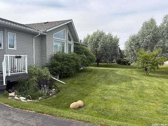 3rd image of 113 Basken STREET