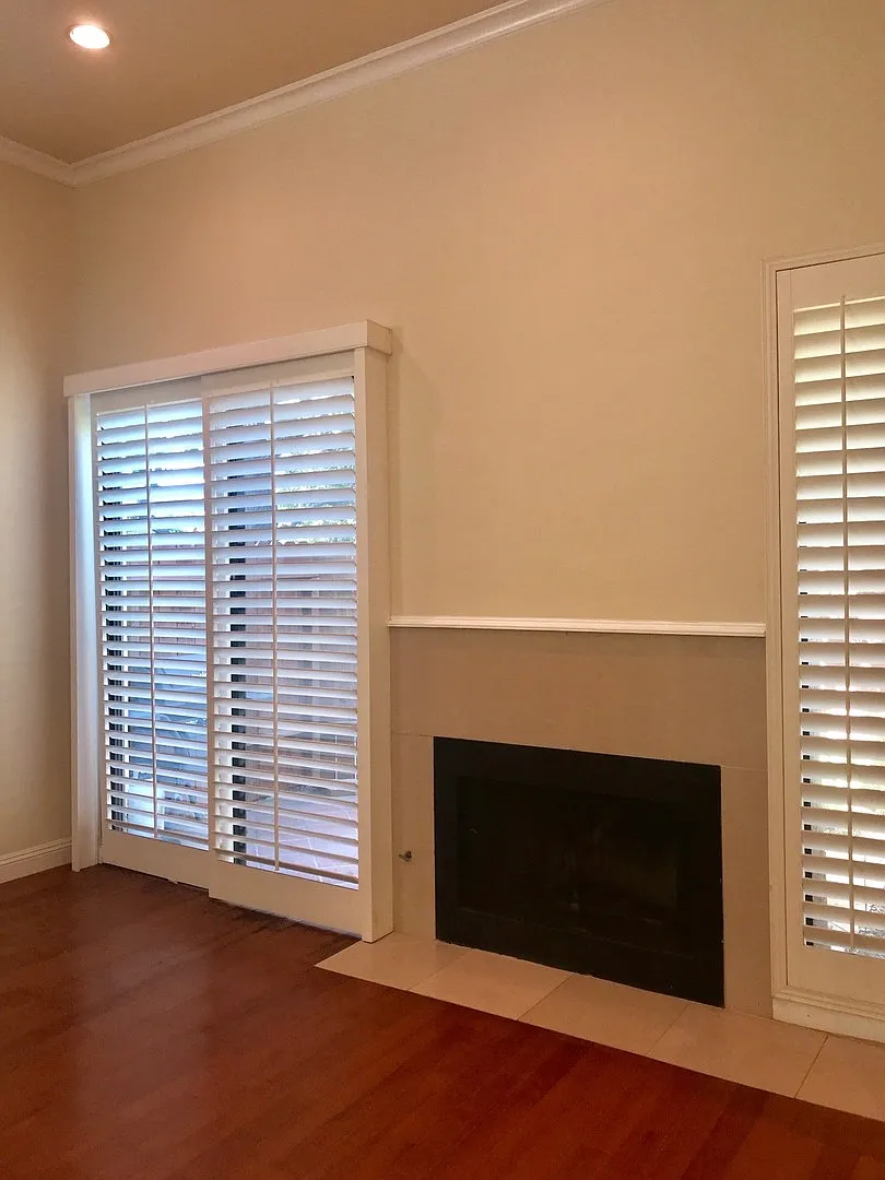 Building Photo - 17807 Devonshire St #4