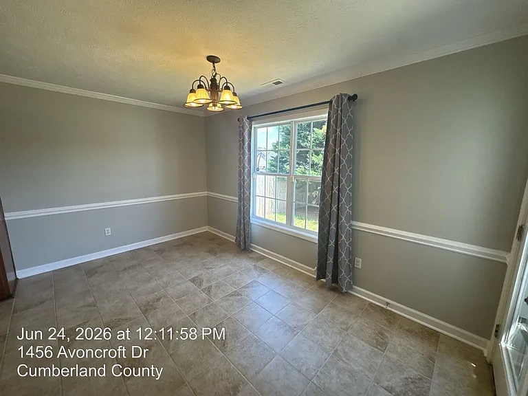 1456 Avoncroft Dr — Photo 8