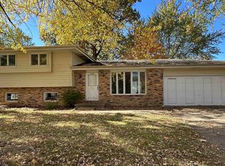 1312 Debbie Ln, Macomb, IL 61455