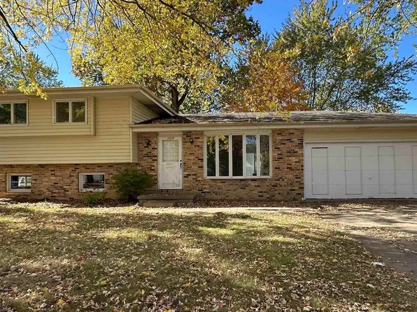 1312 Debbie Ln, Macomb, IL 61455