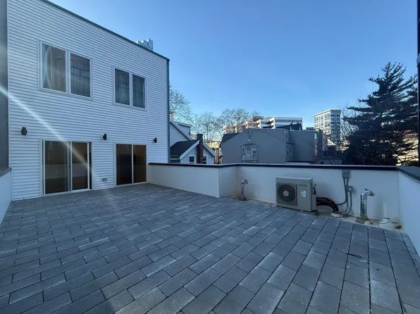 46 Van Reipen Avenue image 1 of 9