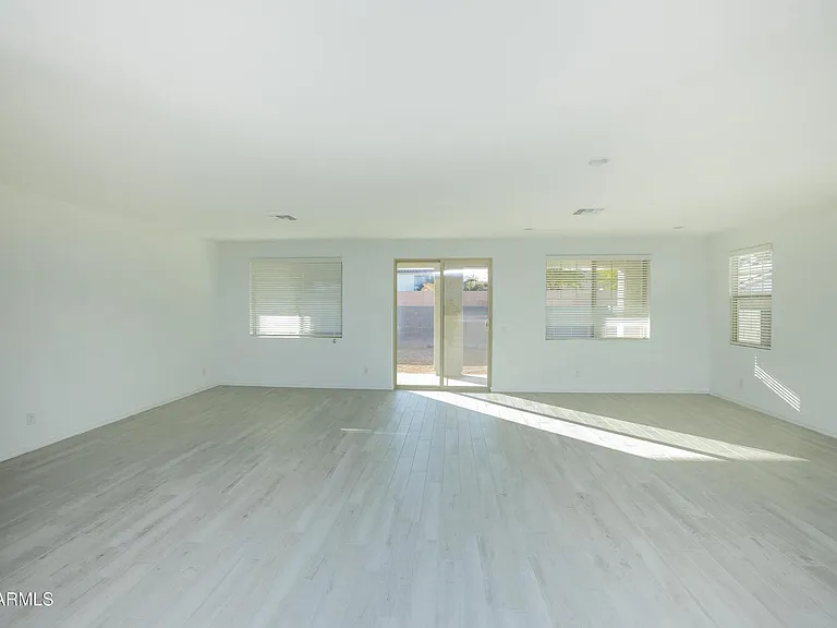 3512 N 103rd Dr — Photo 14