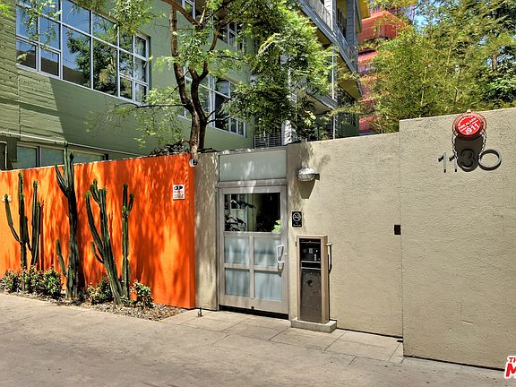 3rd image of 1130 S Flower St APT 210