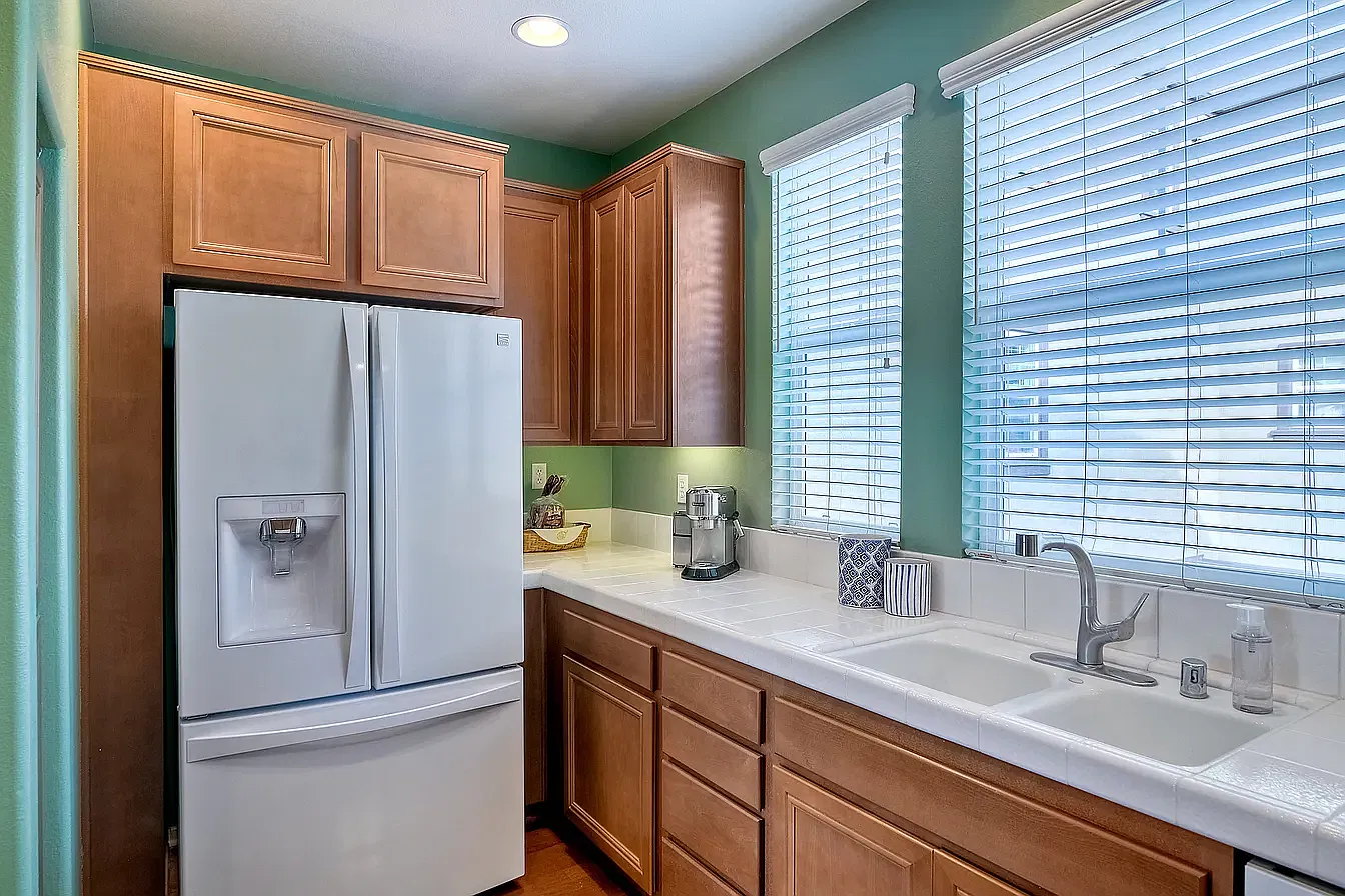 3 bed, 3.5 bath, 1460 sqft, $3,950 — Photo 4