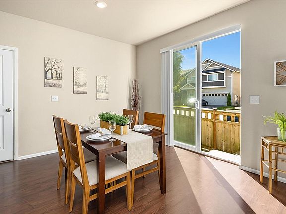5th image of 3404 Hera St NE