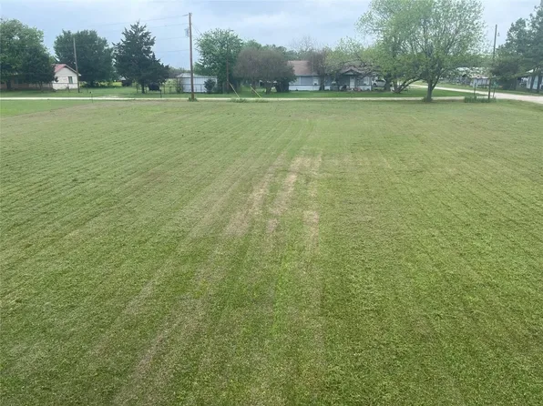 E Lanham St, Streetman, TX 75859