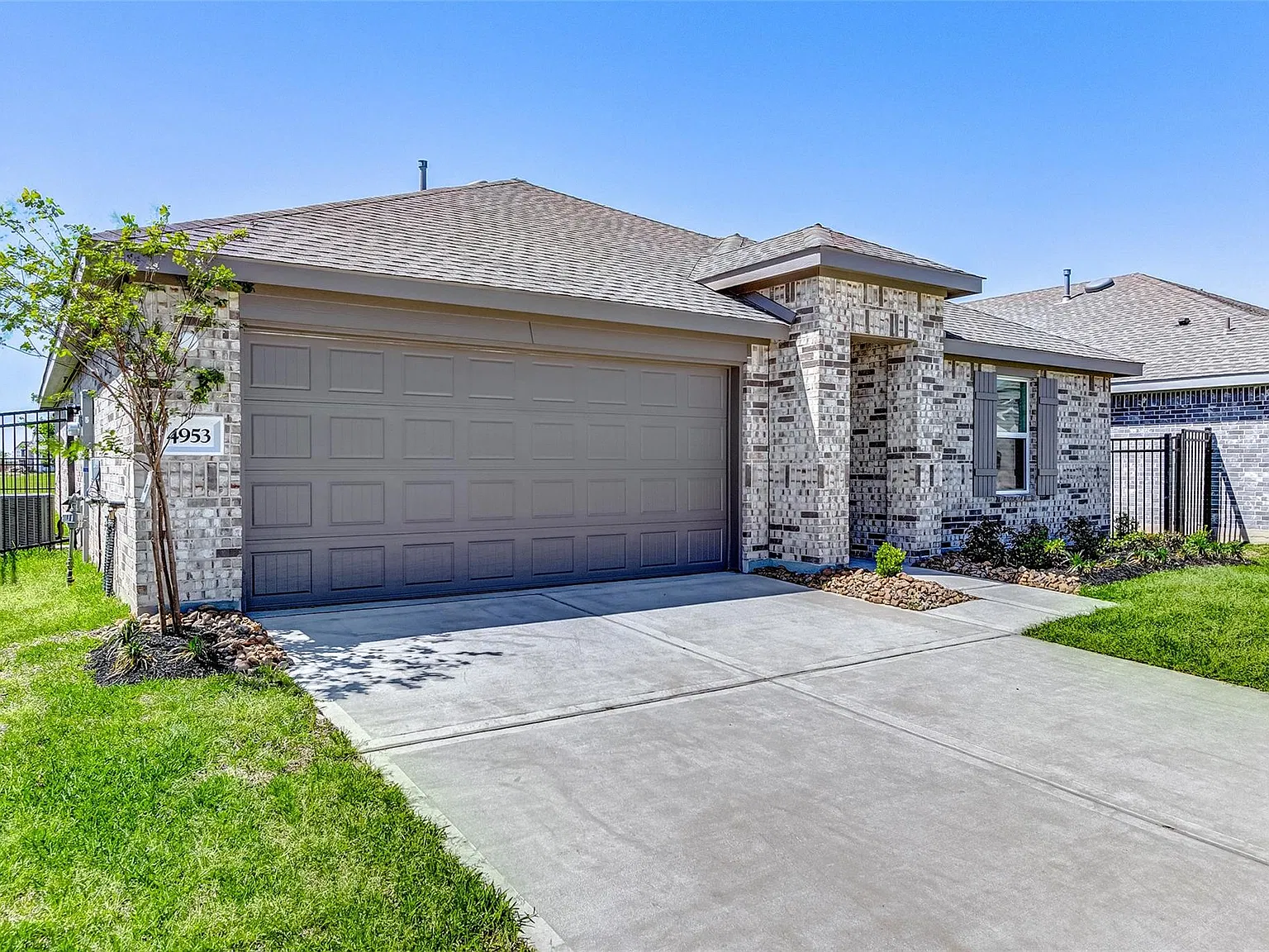 4 bed, 2.0 bath, 1733 sqft, $2,300 — Photo 3