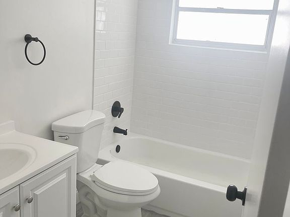 5th image of 2220 NW 55th Blvd Unit 14