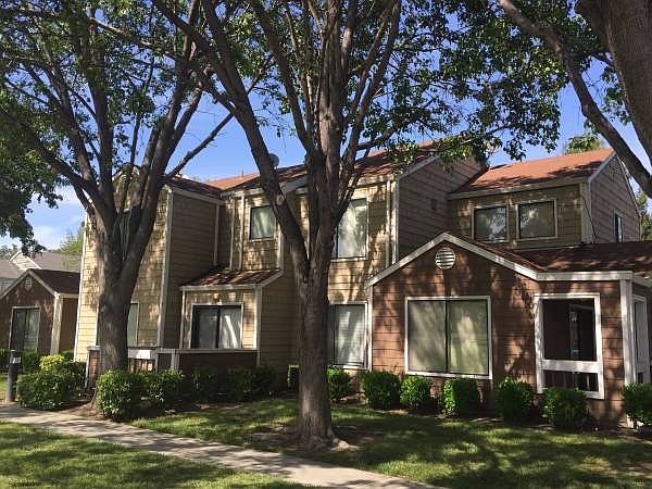 1st image of 903 Mariner Dr APT D
