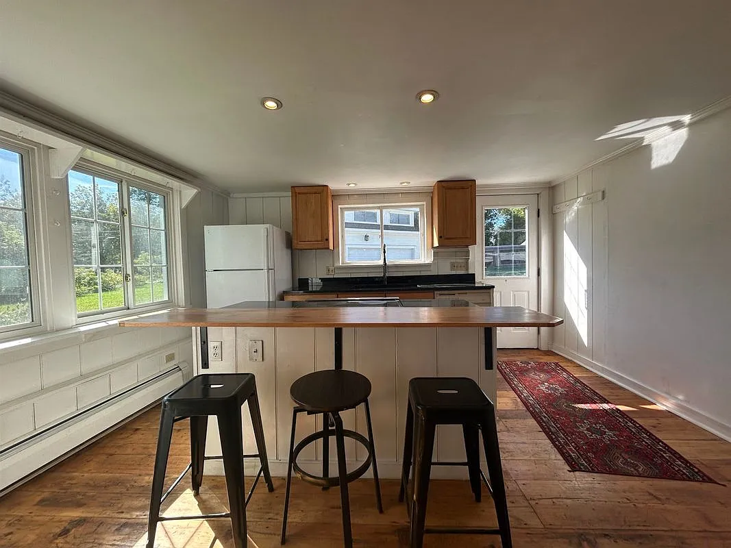 2 bed, 1.0 bath, 1250 sqft, $2,500 — Photo 2