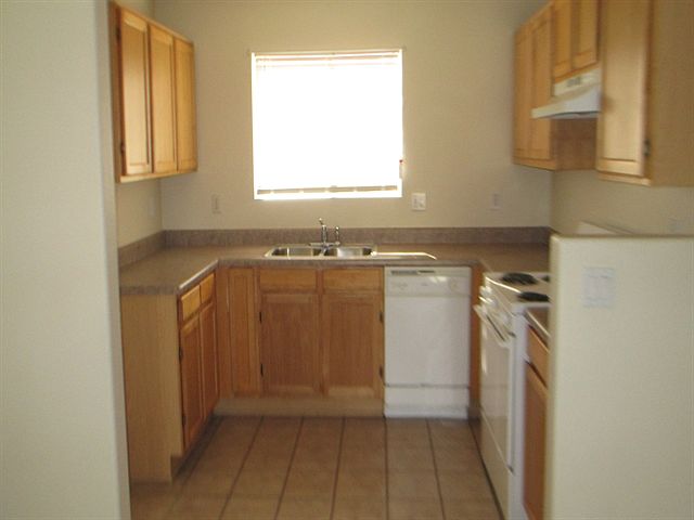 2nd image of 2 Lake Meadow Dr