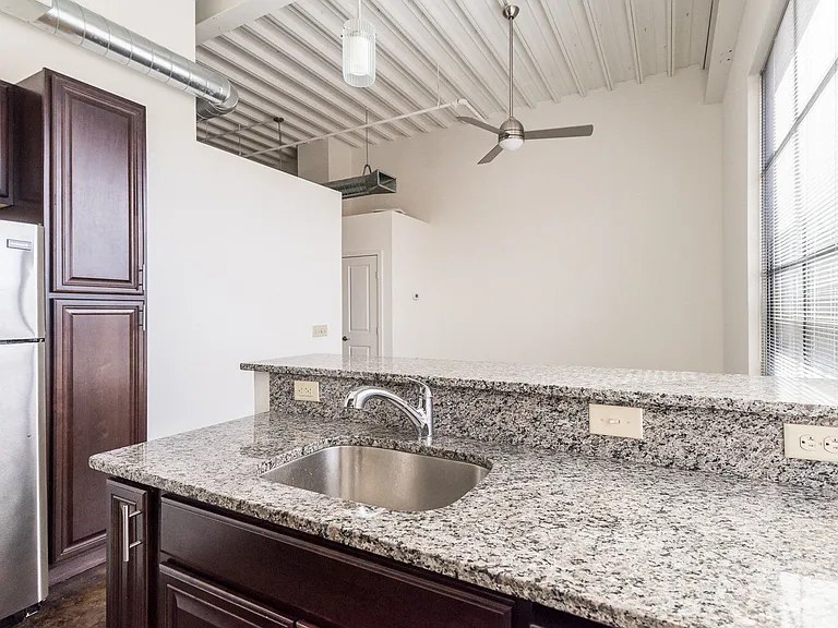 2617 W Broad St — Photo 8