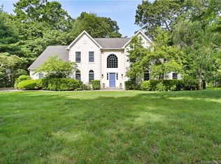 905 Flintlock Rd, Southport, CT 06890