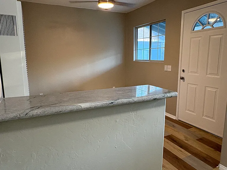 412 W B St #B — Photo 5