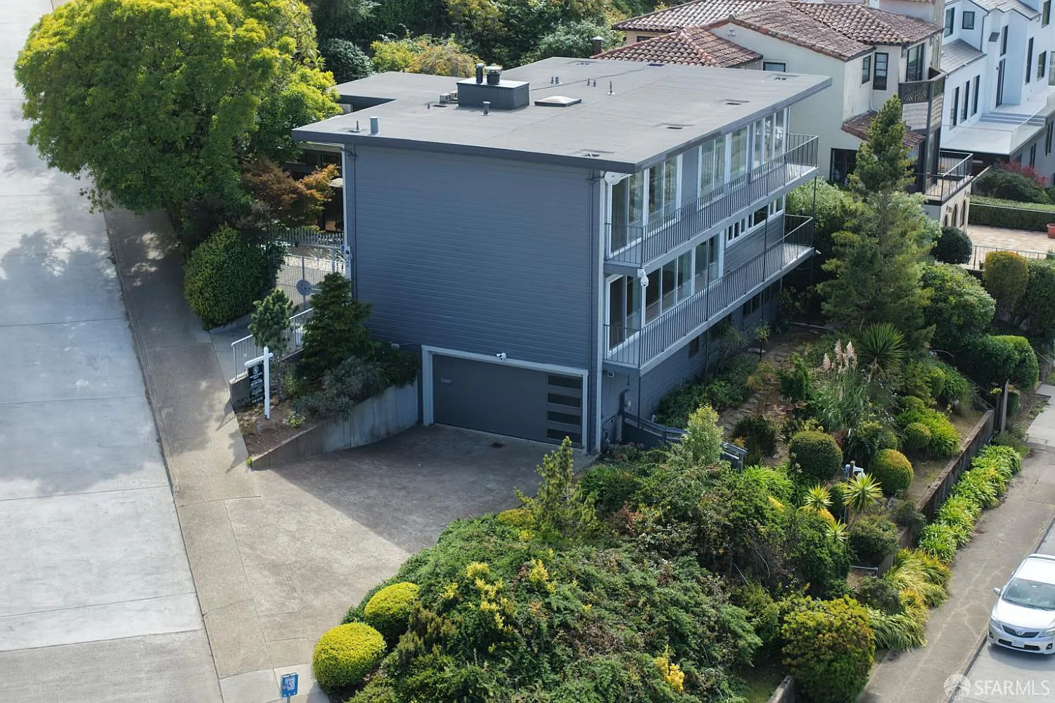 5 bed, 4.5 bath, 3708 sqft, $20,000 — Photo 1