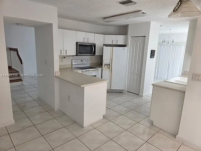 3 bed, 1926 sqft, $4,850 — Photo 2