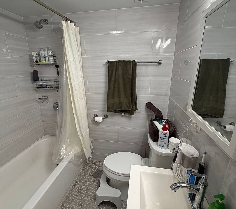 1st image of 6225 N Francisco Ave APT G