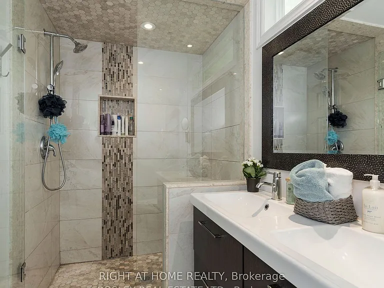 60 Brookridge Dr — Photo 10