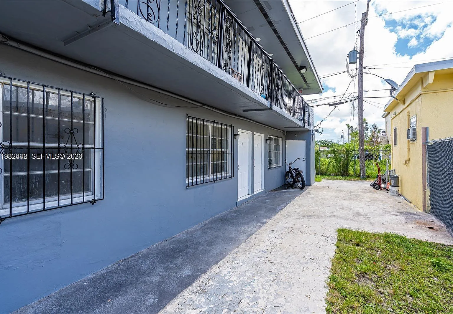 Coral Bay Manor — Photo 4
