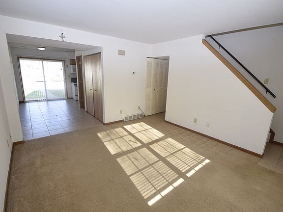 3rd image of 2117 Yorktowne Dr