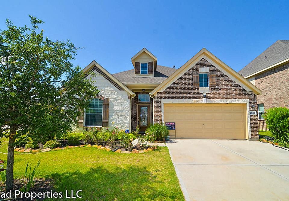 1st image of 2811 Lake Villa Dr