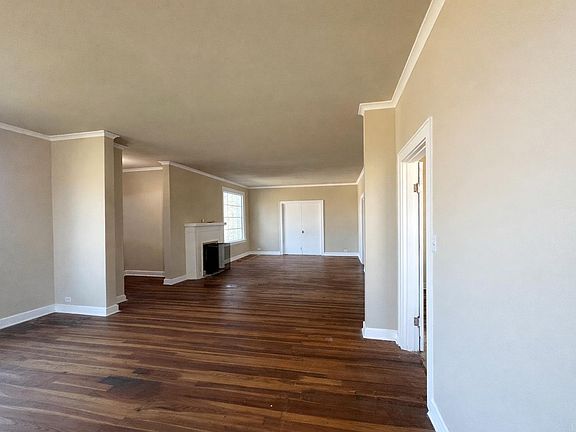 4th image of 1406 E Main St