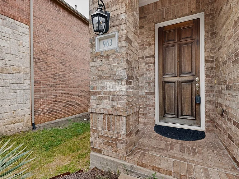 963 Cougar Dr — Photo 6