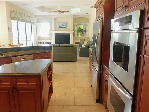 Double ovens in the kitchen.  Everything a cook could want.