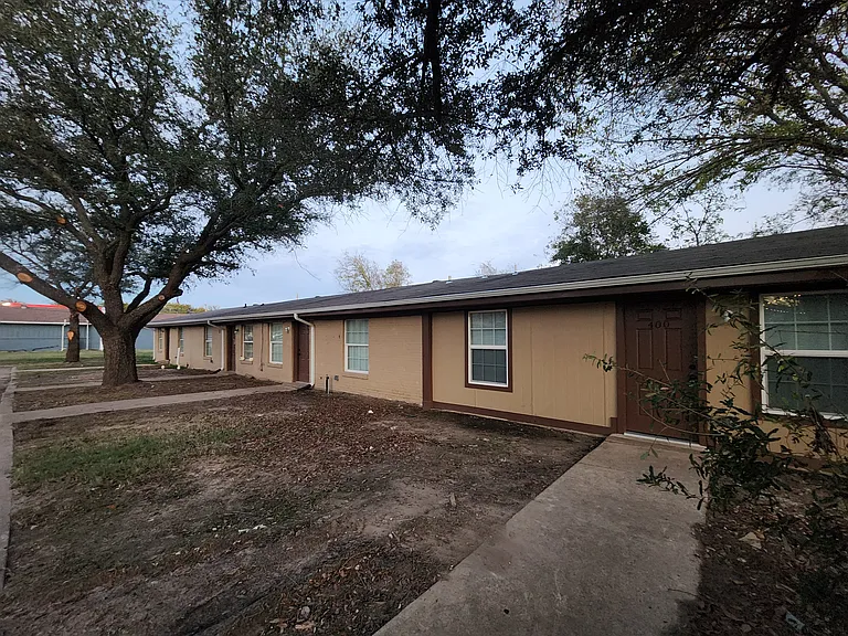 220 Bois D Arc St — Photo 19