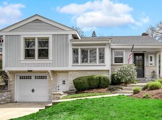 271 Sunset Ave, Glen Ellyn, IL 60137