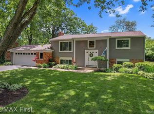 3559 Beach Rd, Troy, MI 48084