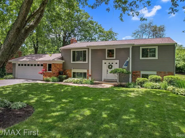 3559 Beach Rd, Troy, MI 48084