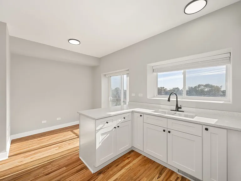 2300 S Central Ave #11 — Photo 7
